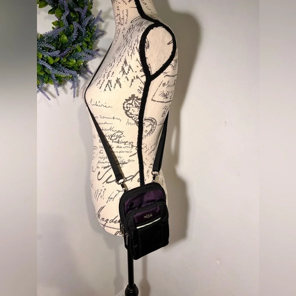 SBS, adjustable, Crossbody, 3 zip compartment, one pouch, belt loop and back 5x8 - Picture 3 of 10